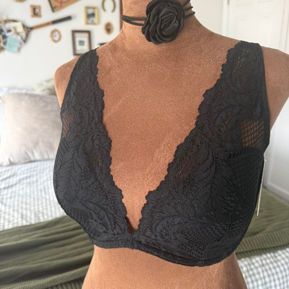 Le Mystère Black Lace Bra Size 32DD/32E